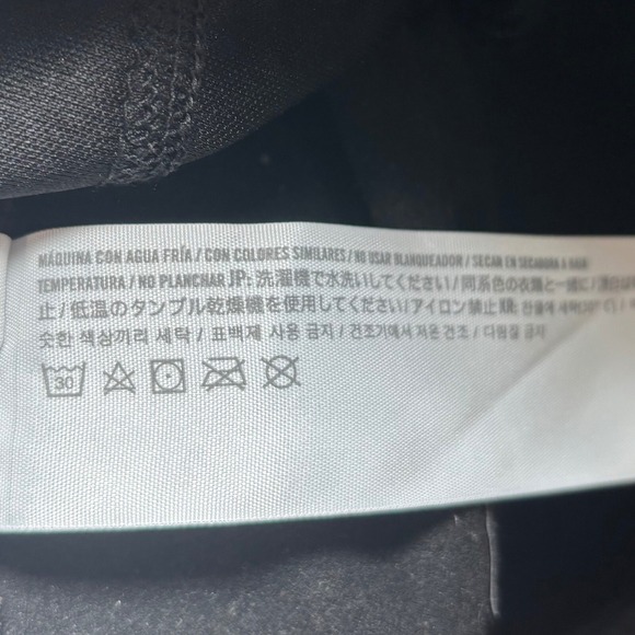 Abercrombie & Fitch Black 90s Relaxed High-Rise‎ Curvy Love Faux Leather Pant 18 - Picture 6 of 9